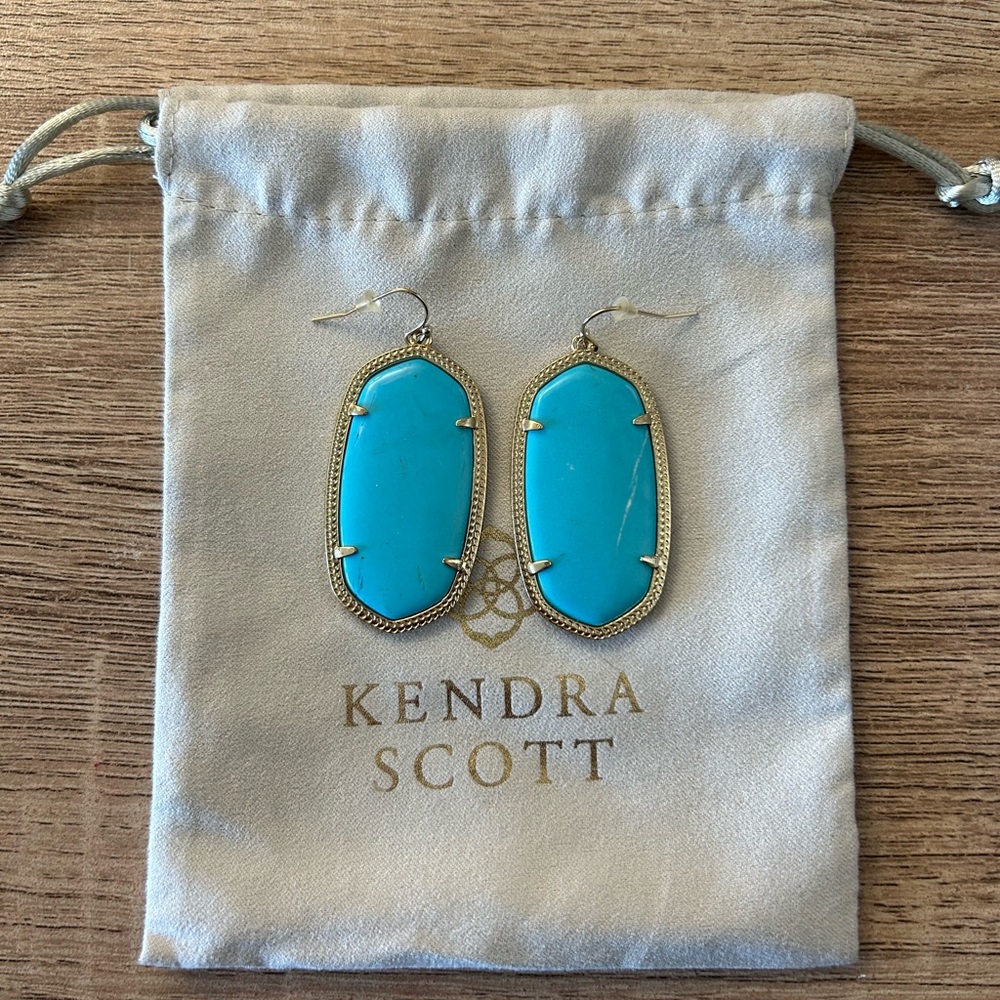 Kendra Scott drop earrings